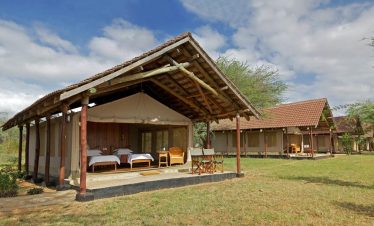 3 Days Tsavo East  – Tahri /Ashnil Aruba
